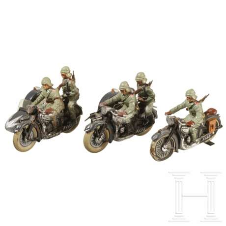 Drei Lineol-Motorräder (ein Solokrad und zwei mit Beiwagen) - фото 1
