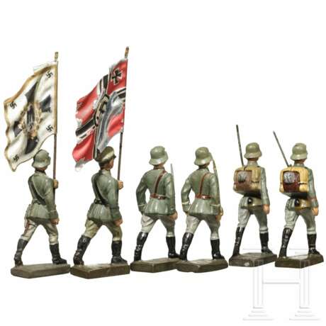 Lineol-Stahlhelmbund-Fahnenträger und fünf Marschierer des Heeres mit Fahnenträger - Foto 4