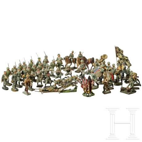 Konvolut mit ca. 50 Elastolin- und Lineol-Soldaten sowie ca. 25 Zinnfiguren - photo 1