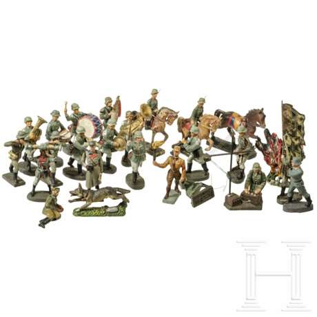 Konvolut mit ca. 50 Elastolin- und Lineol-Soldaten sowie ca. 25 Zinnfiguren - photo 2