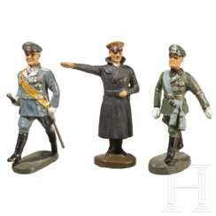 Drei Elastolin-Persönlichkeitsfiguren - Benito Mussolini, Hermann Göring und Adolf Hitler, jeweils mit Porzellankopf