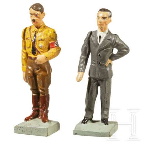 Zwei Lineol-Persönlichkeitsfiguren - Joseph Goebbels in Zivil und Adolf Hitler im Braunhemd - photo 1