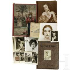 Leni Riefenstahl - zwei Bücher "Die Frau aus Andros" mit Widmung und "La Bella Napoli", eine Liebermann-Kunstmappe, fünf Fotos und 50 Portrait-Postkarten