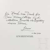 Leni Riefenstahl - Publikation zu einer Ausstellung 2000 in Berlin mit persönlicher Widmung sowie ein TV-Festival-Katalog und drei Filmball-Orden - photo 2
