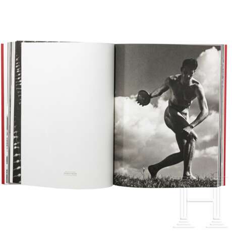 Leni Riefenstahl - Publikation zu einer Ausstellung 2000 in Berlin mit persönlicher Widmung sowie ein TV-Festival-Katalog und drei Filmball-Orden - photo 5