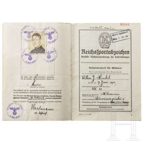 Willem J. Heubel (1910 - 1945) - Urkundenheft zum Reichssportabzeichen in Silber für den damaligen SS-Untersturmführer, 1942 - Foto 1