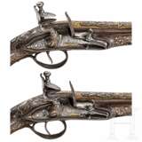 Ein Paar eisengeschnittene Luxus-Orientpistolen, osmanisch, um 1800 - Foto 6