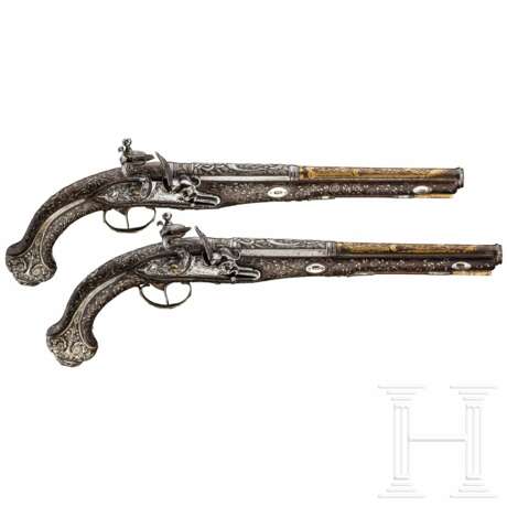Ein Paar silbermontierte Luxus-Orientpistolen, französische Exportarbeit für den osmanischen Markt, um 1810/20 - Foto 2