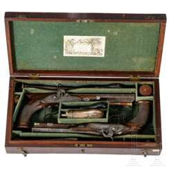 Zwei Perkussionspistolen mit Sägerückengriff im Kasten, Farell McDermot, Dublin, um 1820