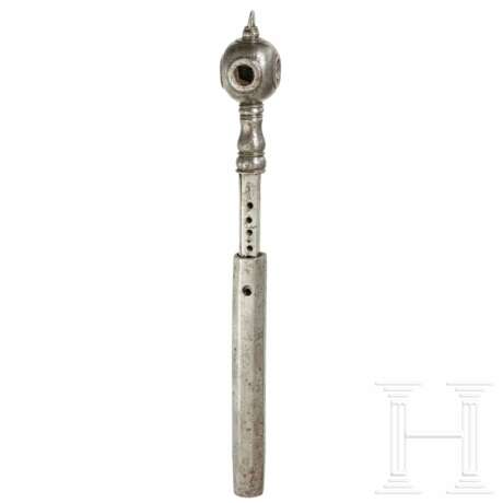 Radschloss-Schlüssel mit Pulvermaß, deutsch, um 1600 - photo 2