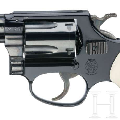 Smith & Wesson Mod. 37, "The .38 Chief's Special Airweight" - photo 3