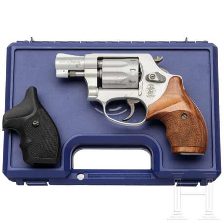 Smith & Wesson Mod. 317, ".22 Airlite Revolver", im Koffer - photo 1