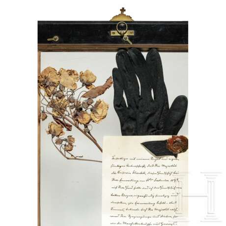 Kaiserin Elisabeth von Österreich - schwarzer Seidenhandschuh der rechten Hand mit geklöppelter Stulpe, getragen am Tag ihrer Ermordung am 10. September 1898 in Genf - Foto 7