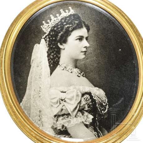 Kaiserin Elisabeth von Österreich - Portraitfoto, 19./20. Jhdt. - photo 4