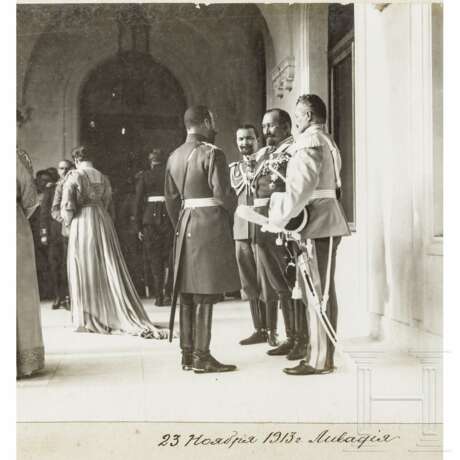 Foto des Zaren Nikolay II. mit hohen Offizieren des Leibgarde-Atamansky-Regiments, Russland, Krim, datiert 1913 - Foto 2