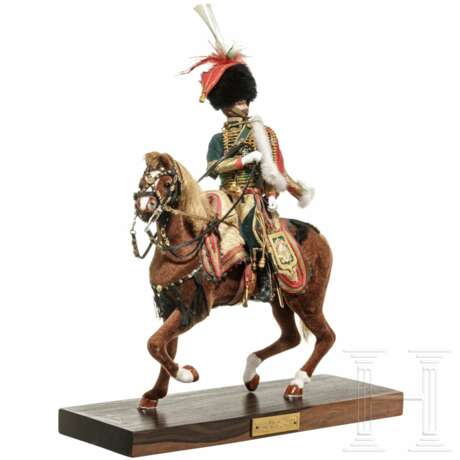 Offizier der Chasseurs à cheval de la Garde um 1810 auf Pferd - Uniformfigur von Marcel Riffet, 20. Jhdt. - Foto 2