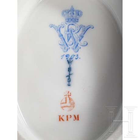 Kaiser Wilhelm II. - Neuosier-Sauciere der KPM aus dem königlichen Tafelservice, datiert 1903 - Foto 4