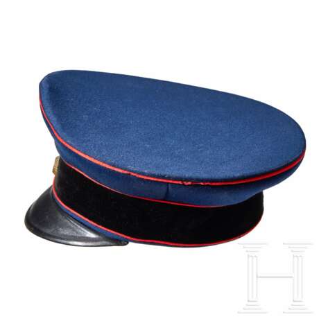 A visor cap and assorted insignia - Foto 10