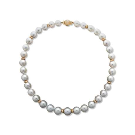 HARRY WINSTON COLOURED CULTURED PEARL AND DIAMOND NECKLACE; TOGETHER WITH A PAIR OF CULTURED PEARL EARRINGS - photo 2