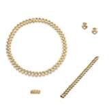 VAN CLEEF & ARPELS GOLD AND DIAMOND NECKLACE, BRACELET, EARRING AND RING SUITE - photo 1