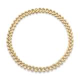 VAN CLEEF & ARPELS GOLD AND DIAMOND NECKLACE, BRACELET, EARRING AND RING SUITE - photo 3