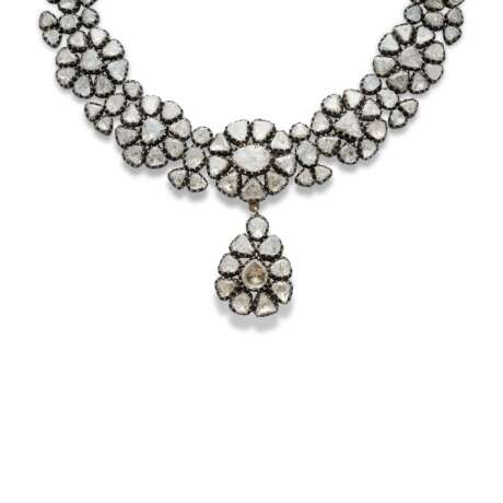 DIAMOND NECKLACE AND EARRING SET - фото 3