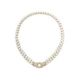 CARTIER CULTURED PEARL AND DIAMOND NECKLACE, BRACELET, EARRING AND RING SUITE - photo 2