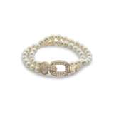 CARTIER CULTURED PEARL AND DIAMOND NECKLACE, BRACELET, EARRING AND RING SUITE - photo 5