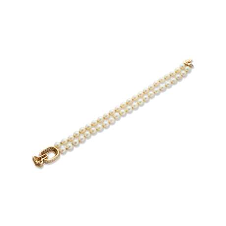 CARTIER CULTURED PEARL AND DIAMOND NECKLACE, BRACELET, EARRING AND RING SUITE - Foto 7