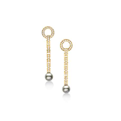 CARTIER DIAMOND, CULTURED PEARL AND GOLD NECKLACE, BRACELET AND EARRING SUITE - Foto 8