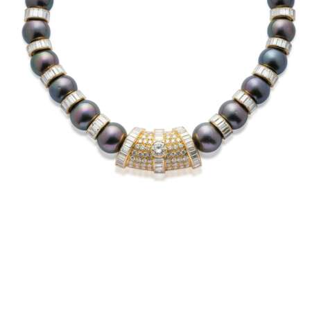 COLOURED CULTURED PEARL AND DIAMOND NECKLACE - фото 2