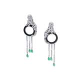 CARTIER EMERALD, ONYX AND DIAMOND 'PANTHERE' EARRINGS - фото 1