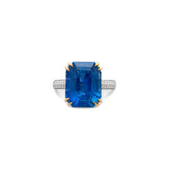 SAPPHIRE AND DIAMOND RING