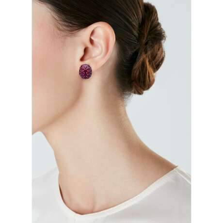 NO RESERVE - GRAFF RUBY AND DIAMOND EARRINGS - photo 3