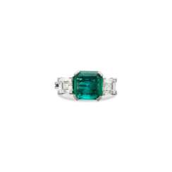 NO RESERVE - EMERALD AND DIAMOND RING
