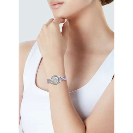 CHRISTIAN DIOR DIAMOND AND MOTHER-OF-PEARL 'CHRISTAL' WRISTWATCH - Foto 4