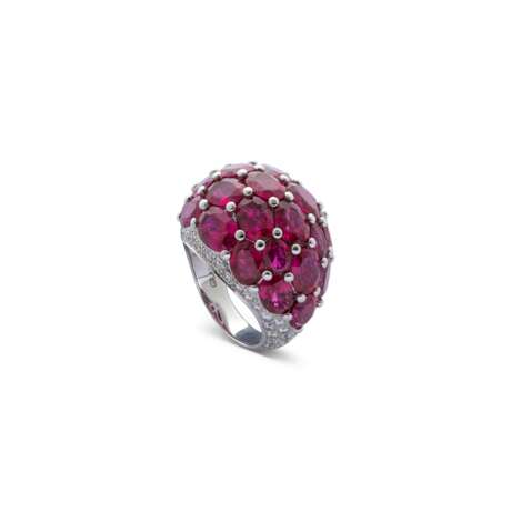 NO RESERVE - GRAFF RUBY AND DIAMOND RING - фото 2