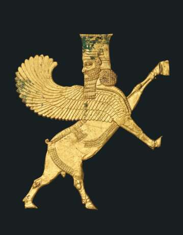 AN ACHAEMENID GOLD APPLIQUE OF A LAMASSU - Foto 1