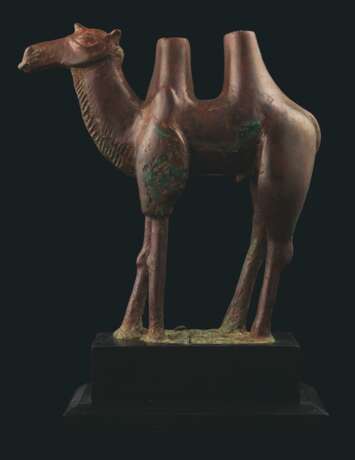 A BACTRIAN COPPER ALLOY FIGURAL COSMETIC VESSEL - photo 1