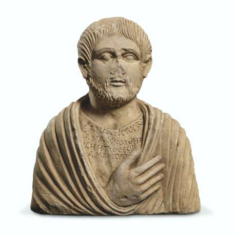 A LATE ROMAN LIMESTONE BUST - photo 1