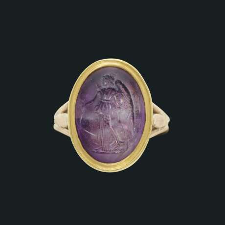 A HELLENISTIC AMETHYST INTAGLIO WITH FORTUNA-NIKE - photo 1