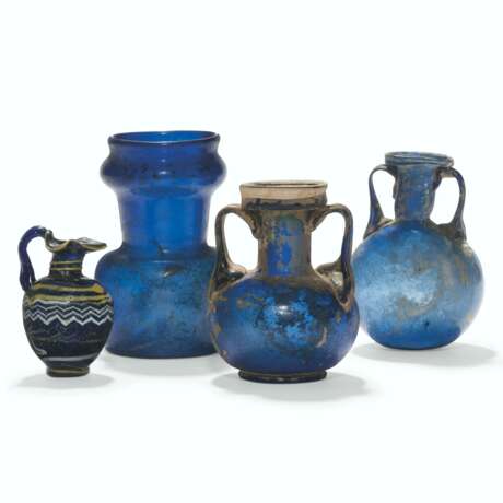 FOUR EASTERN MEDITERRANEAN AND ROMAN GLASS VESSELS - photo 1