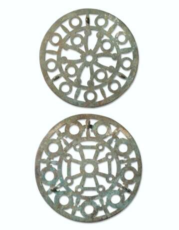 TWO BYZANTINE BRONZE POLYCANDELA DISKS - фото 1