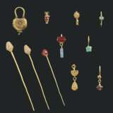 A GROUP OF GREEK AND ROMAN GOLD JEWELLERY - фото 1