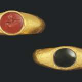 TWO ROMAN GOLD RINGS - photo 1