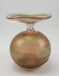 Schmid: Mundgeblasene Vase.