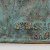 Strassacker Bronzen: Relief mit arbeitenden Männern. - фото 2