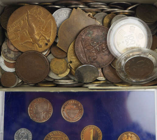 Lot Münzen und Medaillen. - Foto 1