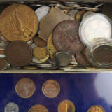 Lot Münzen und Medaillen. - photo 1