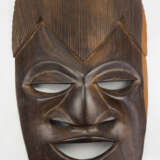 Holzmaske im afrikanischen Stil. - photo 1